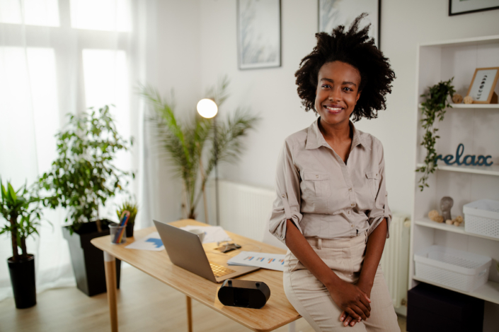 What to Look for in a Bookkeeper female bookkeeper visory